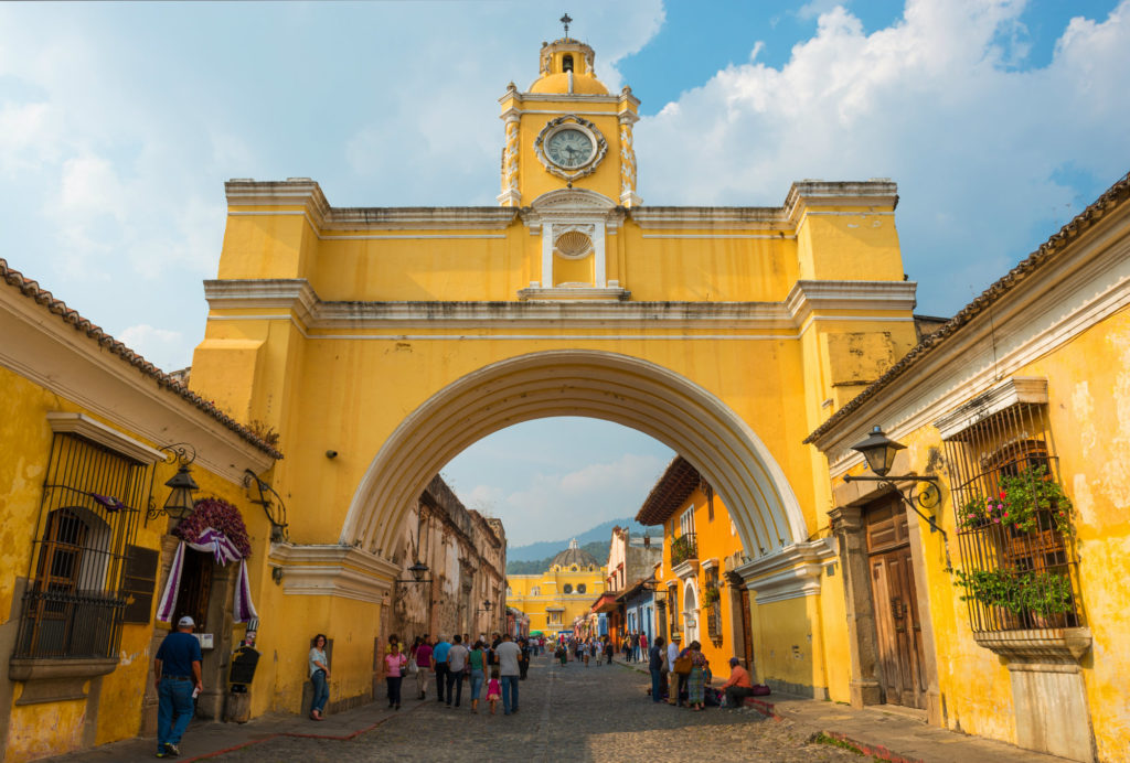 4. ANTIGUA ARCO SANTA CATALINA SL Photography Shutterstock.com  - ¡Visita estos lugares de Guatemala!