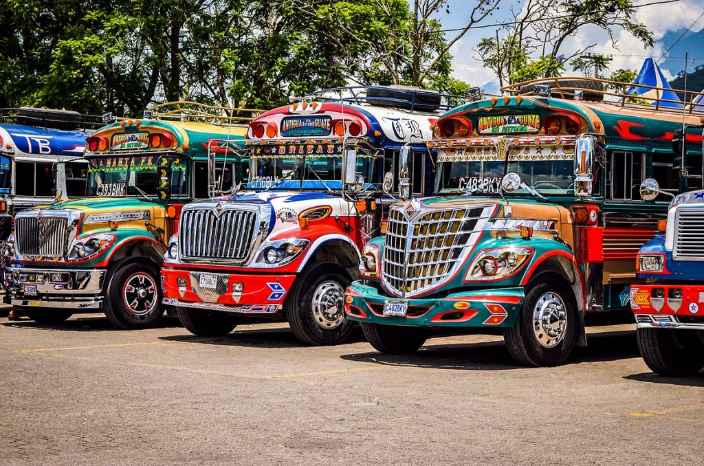 Colorful Buses in Antigua Guatemala 2020 1024x678 - Los autobuses coloridos de Guatemala